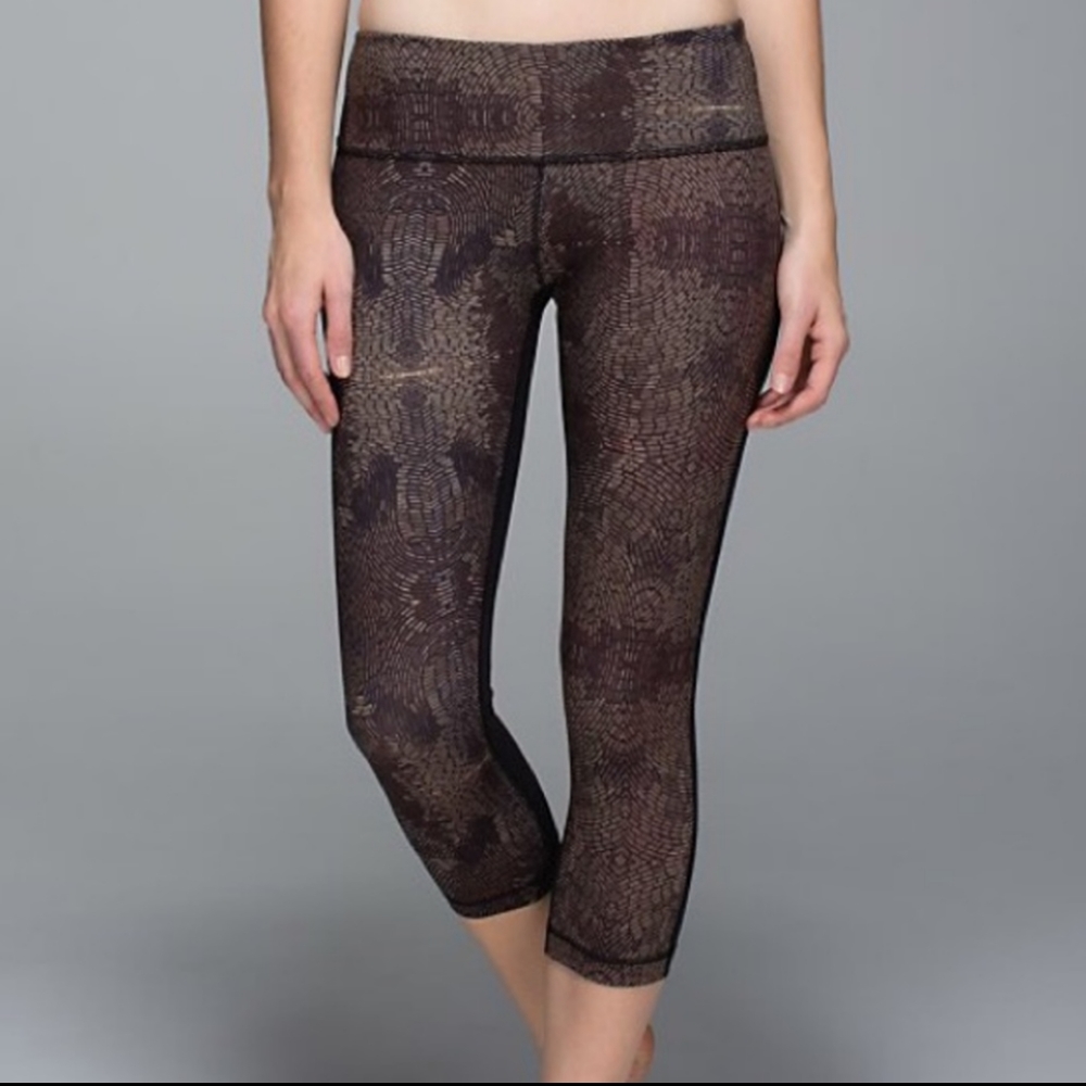 Lululemon Cashew Goddess Wunder Under Crop